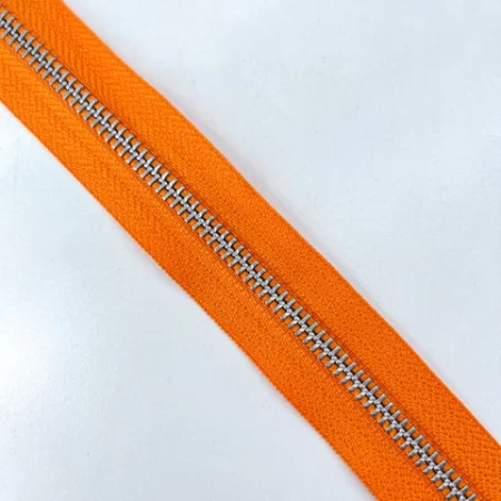 CIERRE ALUMINIO YKK - POR METRO LINEAL NARANJA 006