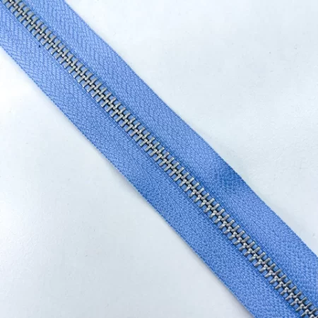 CIERRE ALUMINIO YKK - POR METRO LINEAL CELESTE 546