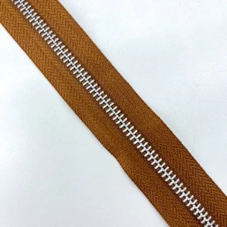 CIERRE ALUMINIO YKK - POR METRO LINEAL SUELA OSCURO 859