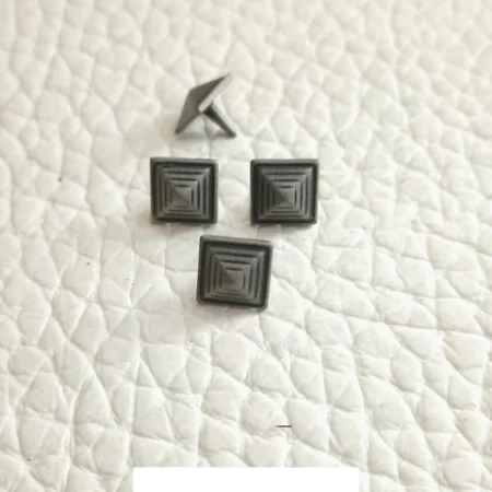 APLIQUE PIRAMIDE ESCALONADA ZAMAK - POR UNIDAD